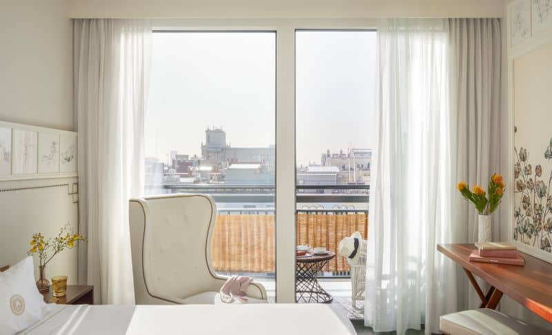 Guest room with city view over the balcony